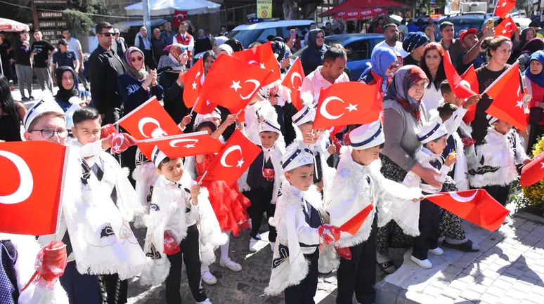 25 çocuk için toplu sünnet şöleni düzenlendi