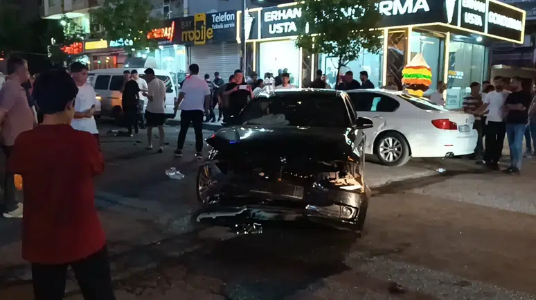 Batman'da iki otomobil çarpıştı, 1 kişi yaralandı