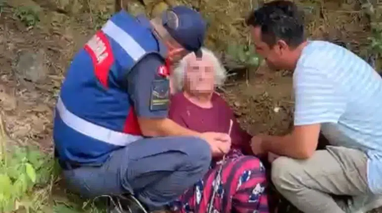 Samsun'da kayıp alzaymır hastası kadın evinden 10 kilometre uzakta sağ olarak bulundu