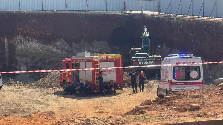 Göçük altında kalan işçi hayatını kaybetti