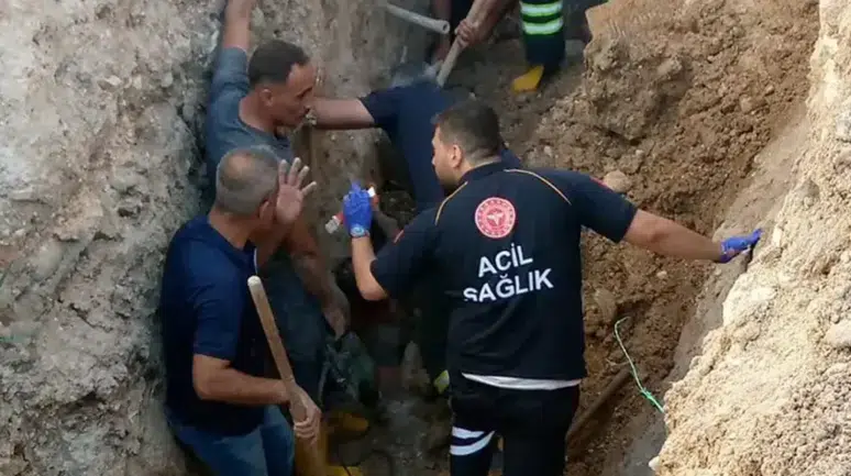 Adıyaman'da göçük altında kalan işçi kurtarıldı