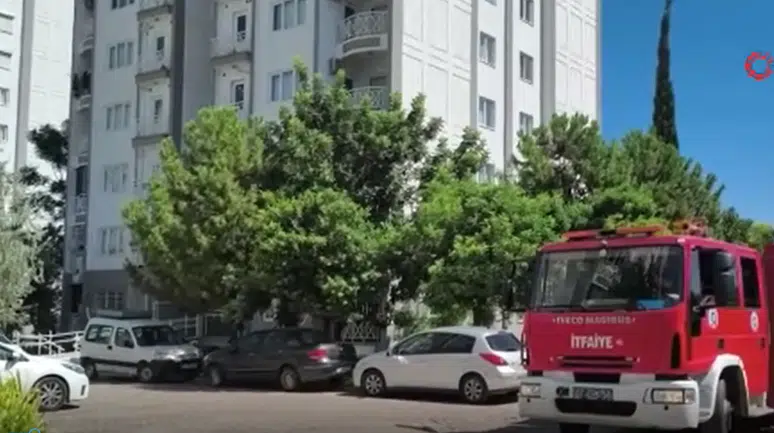 Antalya'da bir şahıs eski sevgilisinin kapısını benzinle yaktı