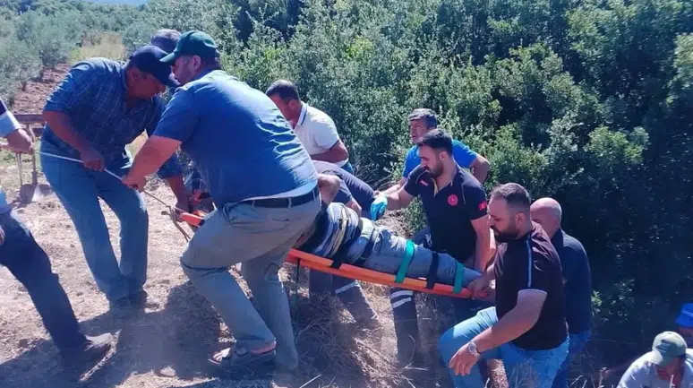 Manisa'da traktör dereye devrildi : 71 yaşındaki sürücü hayatını kaybetti