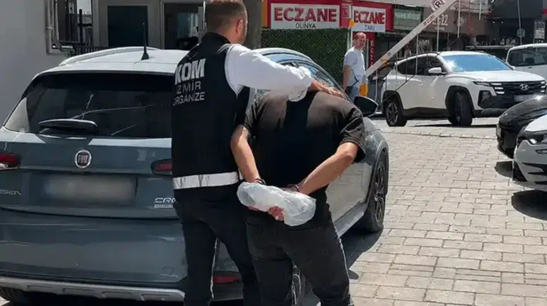 İzmir'de oto galeri kurşunlama olayıyla ilgili 2 şüpheli tutuklandı
