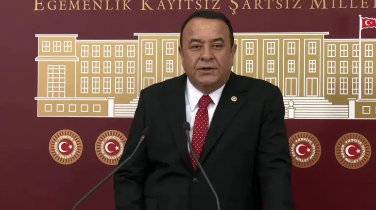 CHP Ankara Milletvekili Adnan Beker partisinden istifa etti