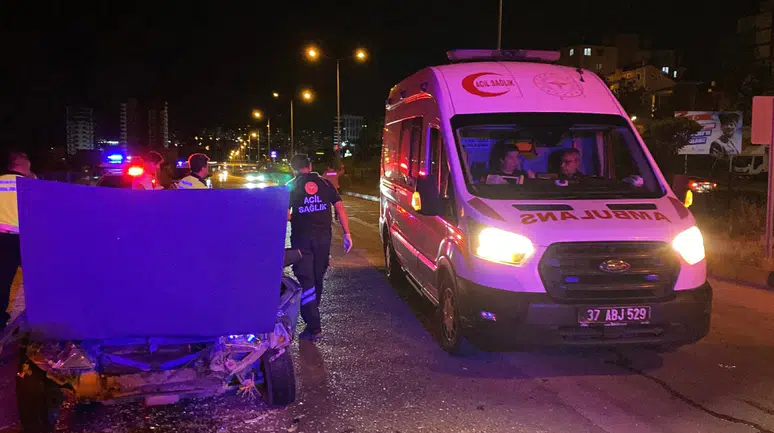 Kastamonu'da kaza : Otomobil tıra arkadan çarptı