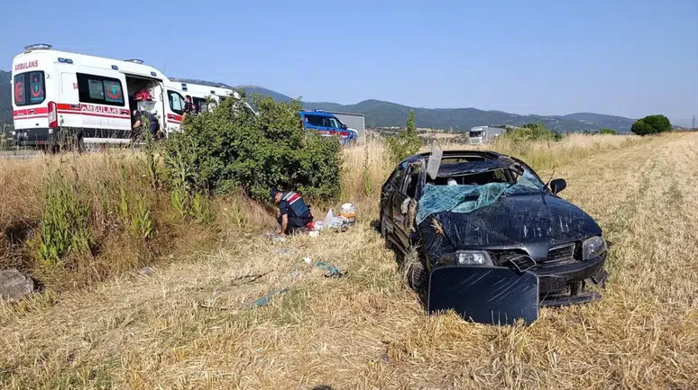 Amasya’da otomobil şarampole devrildi: 5 kişi yaralandı