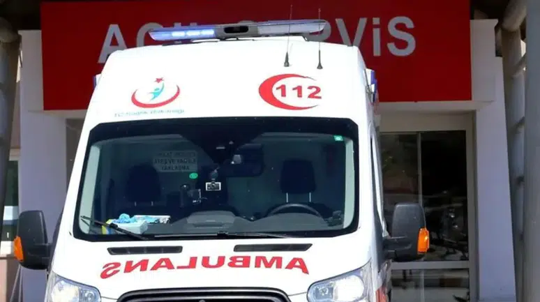 Kars'ta acı olay : Salıncak ipi boynuna dolanan çocuk hayatını kaybetti
