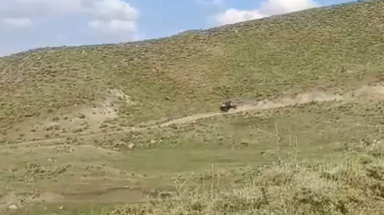 Muş'ta traktör takla attı : Baba ve oğlu yaralandı