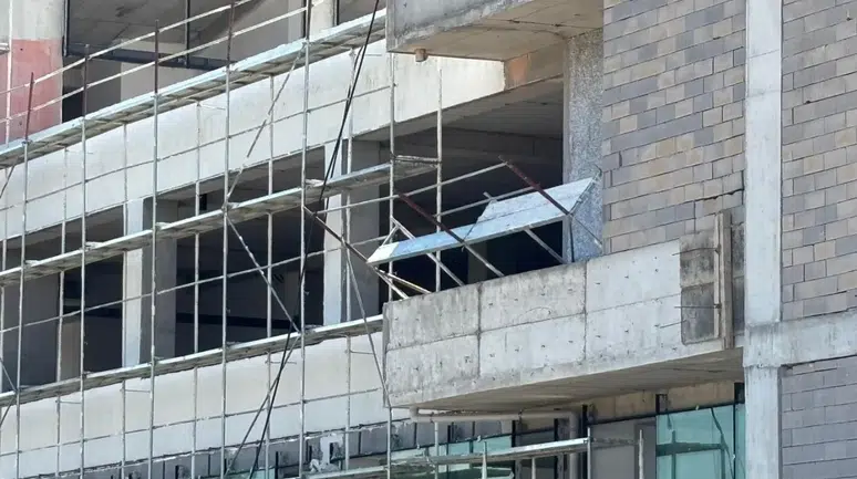 Ankara'da iskeleden düşen inşaat işçisi öldü