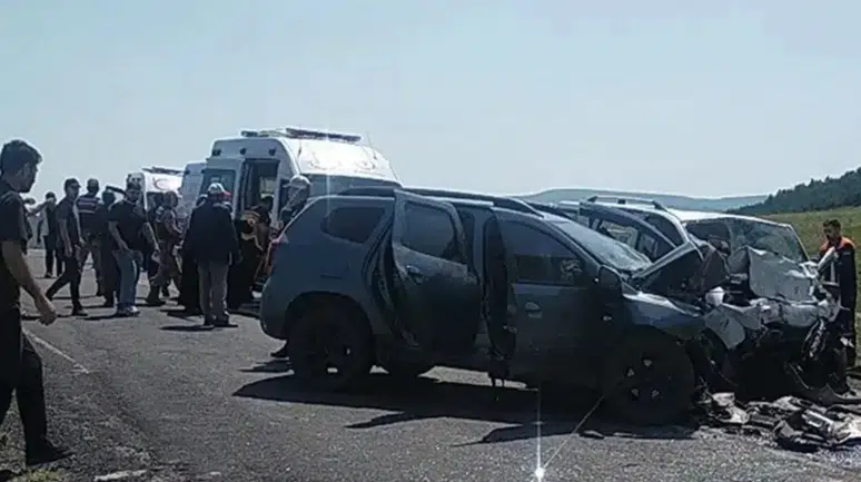 Ardahan’da zincirleme kaza : 3 ölü, 4 yaralı