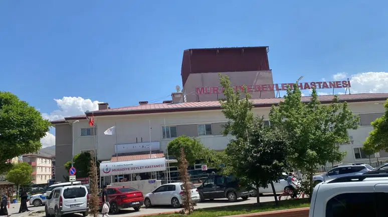 Van'da iki aile arasında silahlı ve sopalı kavga : 15 yaralı
