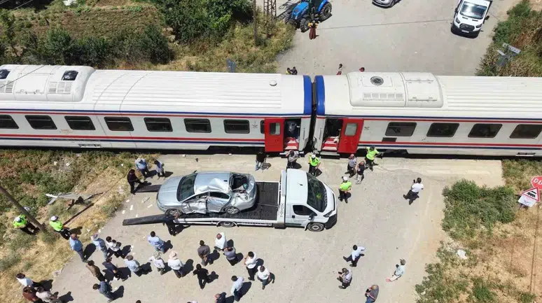 Tatvan'da trenin çarptığı 66 yaşındaki kadın ağır yaralandı