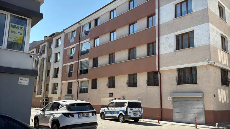 Eskişehir'de kötü kokular gelen dairede yaşlı adamın cansız bedeni bulundu