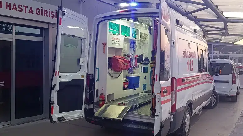 Konya'da kontrolden çıkan motosiklet devrildi : 2 kişi yaralandı
