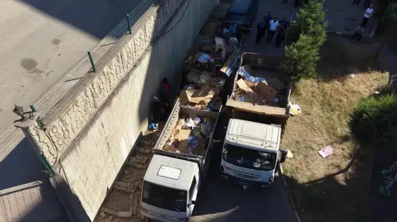 Karabük'te anne ve oğlunun biriktirdiği atıklar siteyi doldurdu