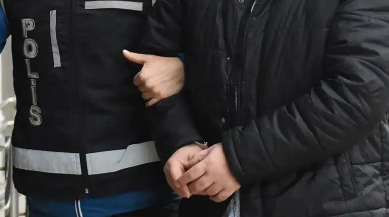 Suç örgütü üyesi yurt dışına kaçmak isterken yakalandı