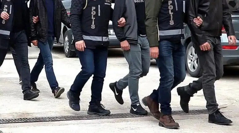 İstanbul'da suç örgütüne yönelik operasyonda 12 şüpheli gözaltına alındı