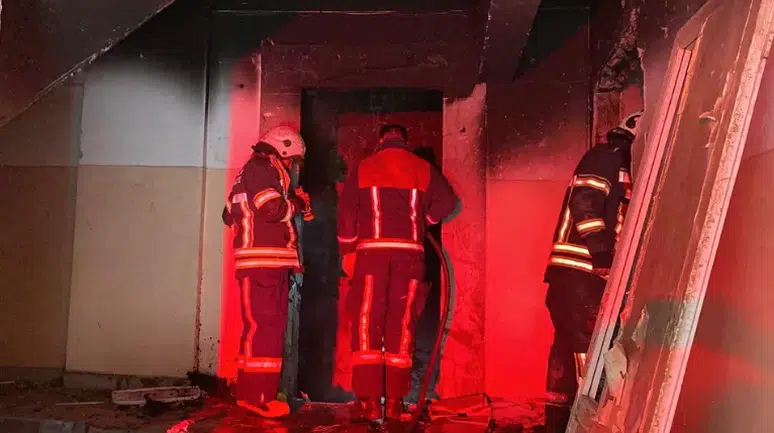 Elazığ'da 5 katlı metruk binada yangın