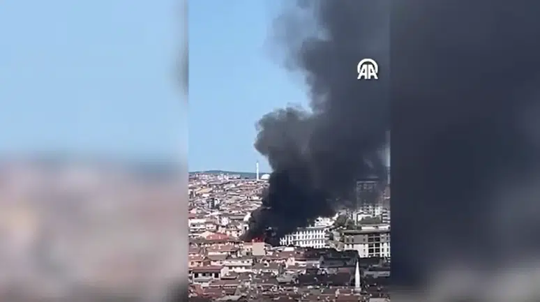 Gaziosmanpaşa'da çatı katında yangın