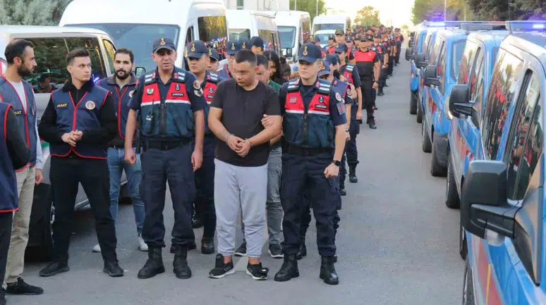 Şırnak’ta JASAT operasyonu ! 26 aranan şahıs yakalandı