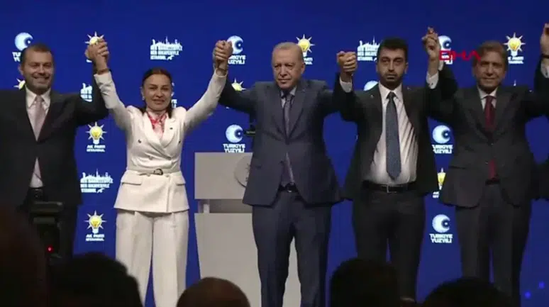 İstanbul'da 3 belediye başkanı AK Parti'ye katıldı