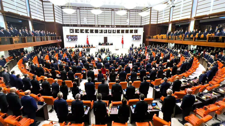 İstifalar sonrası TBMM'de sandalye dağılımı değişti