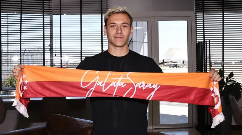 Galatasaray, Aleksey Batrakov ile 5 yıllık sözleşme imzaladı