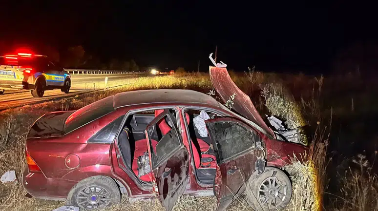 Manisa Kula'da otomobil şarampole savruldu : 2'si ağır 3 yaralı