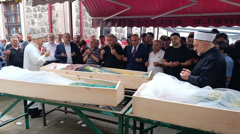 Giresun'da selde hayatını kaybeden anne ve 2 kızı defnedildi