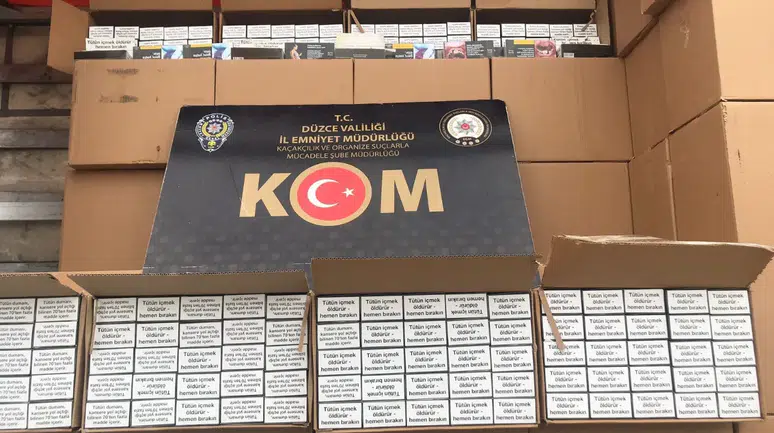 Düzce’de kaçakçılık operasyonları : Çok sayıda kaçak sigara ve makaron ele geçirildi