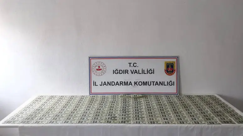 Piyasaya sürülmek üzereydi ! Iğdır’da 524 sahte 100 dolarlık banknot yakalandı