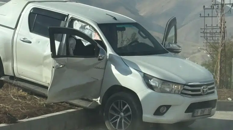 Hakkari'de 2 araç çarpıştı : 4 yaralı