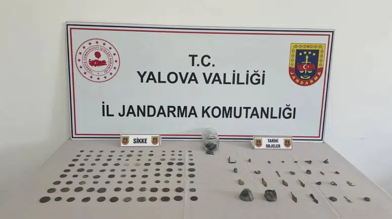 Yalova'da jandarmadan tarihi eser operasyonu : 256 parça sikke ve obje ele geçirildi