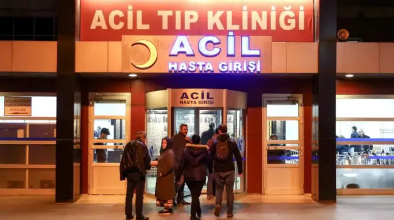 Elazığ'da bisiklet otomobile çarptı : 3 çocuk yaralandı