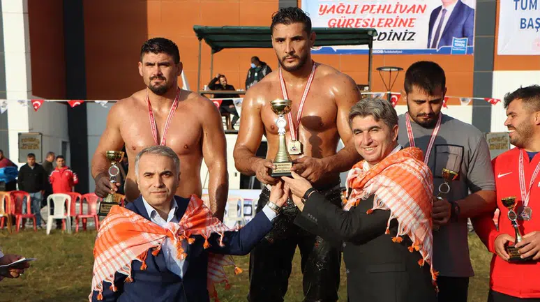 66. Kurtdereli Yağlı Güreşleri’nin başpehlivanı Mustafa Taş oldu
