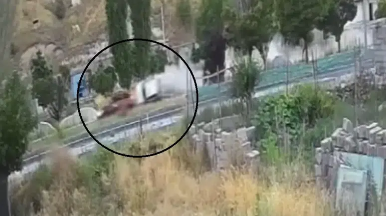Nevşehir'de gelin aracının lastiği patladı : Otomobilin takla attığı kaza kamerada
