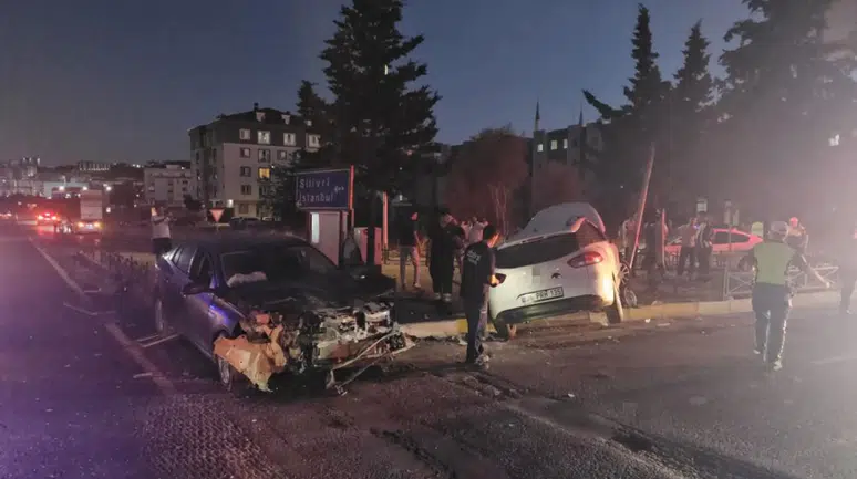 Tekirdağ'da iki araç kafa kafaya çarpıştı : 6 yaralı