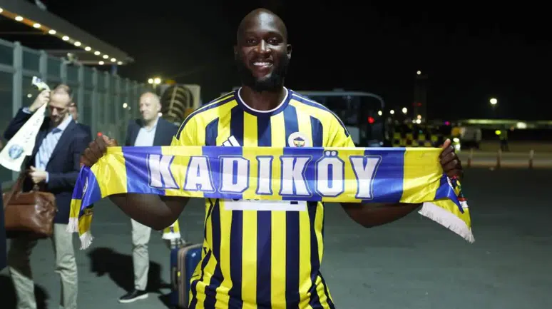 Fenerbahçe'nin yeni forveti Lukaku, İstanbul'a geldi