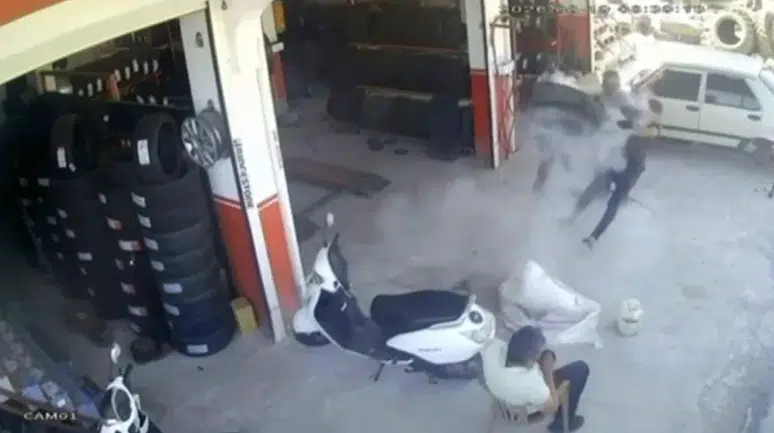 Gaziantep'te otomobil lastiği bomba gibi patladı : İşçi havaya savruldu