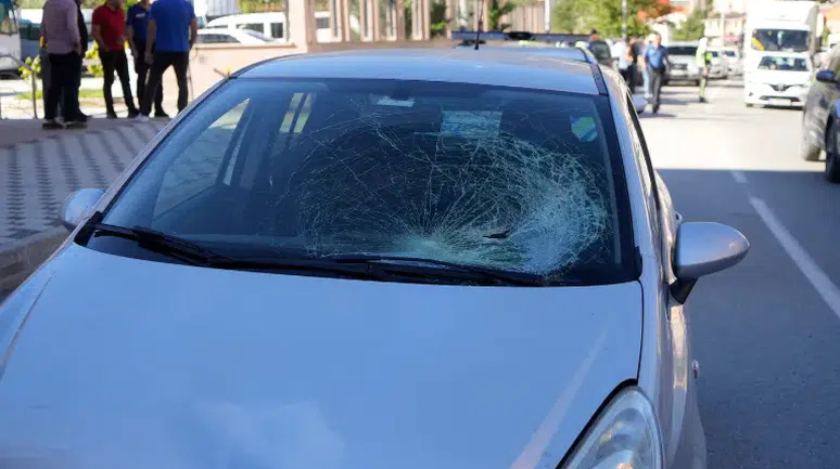 Gümüşhane'de otomobilin çarptığı yaya hastaneye kaldırıldı