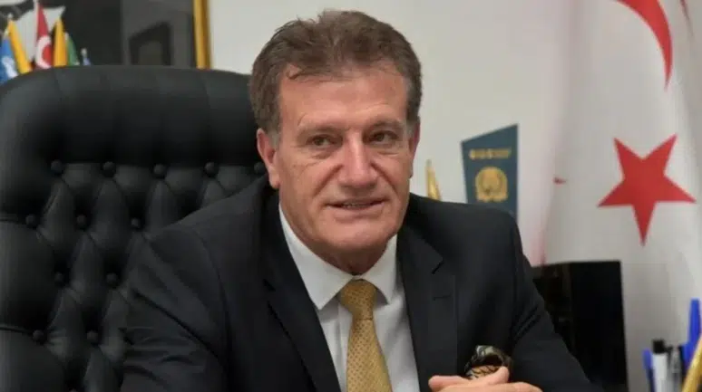 KKTC Ulaştırma Bakanı Erhan Arıklı görevden alındı