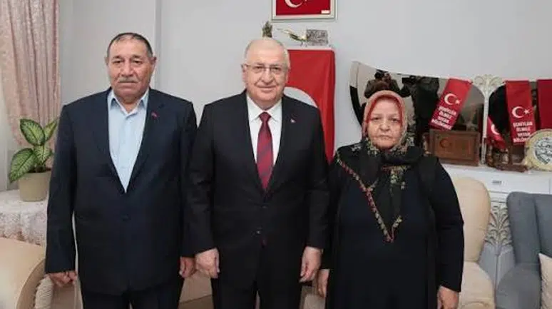 Bakan Yaşar Güler, şehit Emin Polat'ın ailesini ziyaret etti