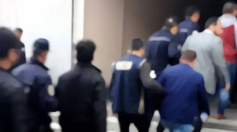 İstanbul merkezli 11 ilde terör operasyonları : 39 gözaltı