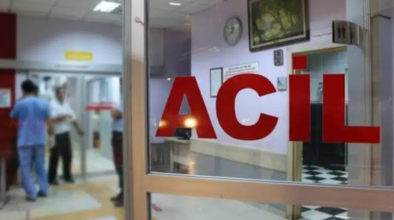 Maltepe'de 2 otomobil çarpıştı : 2'si ağır 9 yaralı
