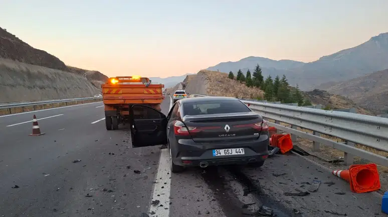 Niğde'de otomobil ile kamyonet çarpıştı : 1 ölü, 3 yaralı