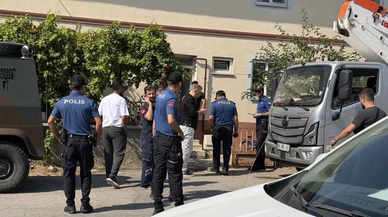 Kahramanmaraş'ta bir şahıs ailesini evde rehin aldı