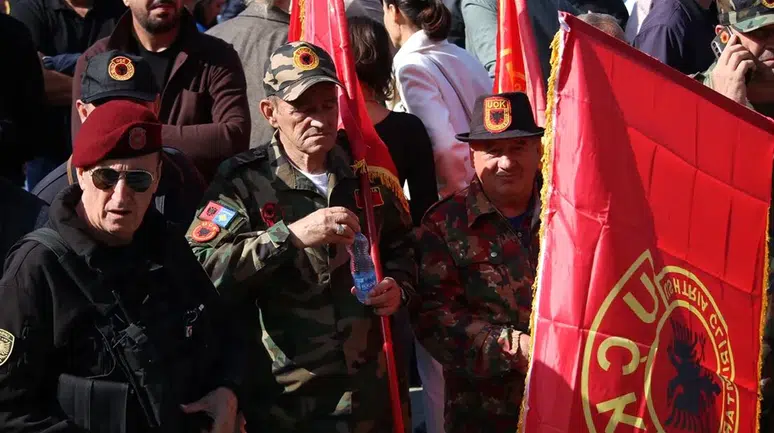 Kosova Meclisi, eski UÇK komutanlarının Lahey kararını kınadı