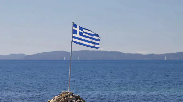 Girit Adası'nda 'suç örgütü kurmak' iddiasıyla 10 şüpheli gözaltına alındı