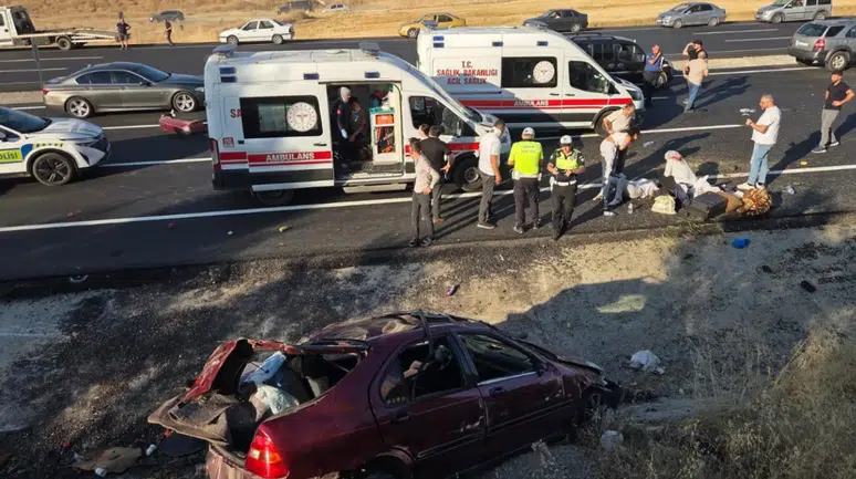 Diyarbakır-Silvan yolunda otomobil takla attı : Aynı aileden 5 kişi yaralandı